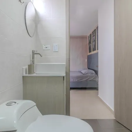 Apartamento En Laureles Con Piscina, Parqueadero 302 Medellín Exterior foto