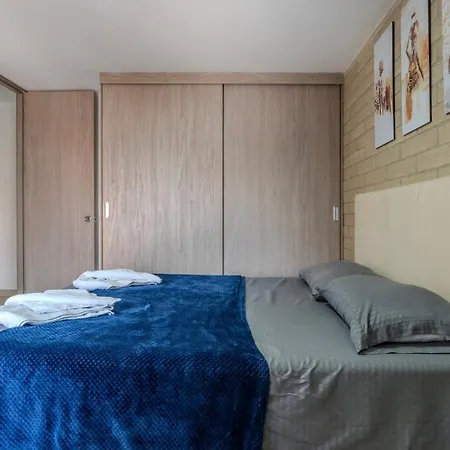 Apartamento En Laureles Con Piscina, Parqueadero 302 Medellín Exterior foto