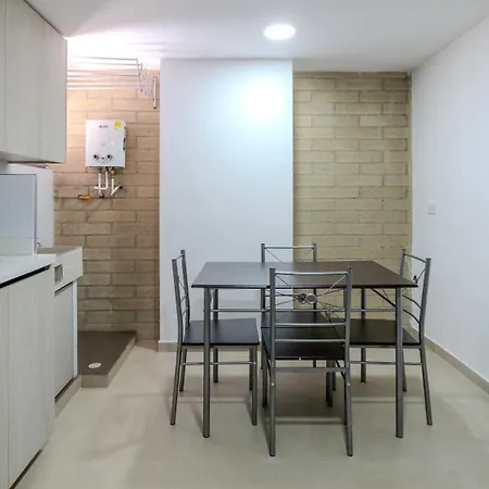 Apartamento En Laureles Con Piscina, Parqueadero 302 Medellín Exterior foto