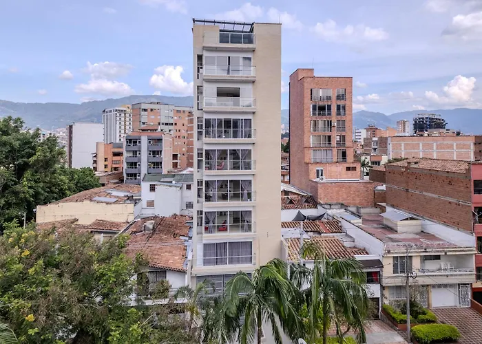 Apartamento En Laureles Con Piscina, Parqueadero 302