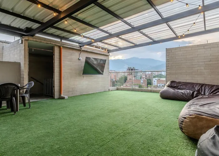 Apartamento En Laureles Con Piscina, Parqueadero 302
